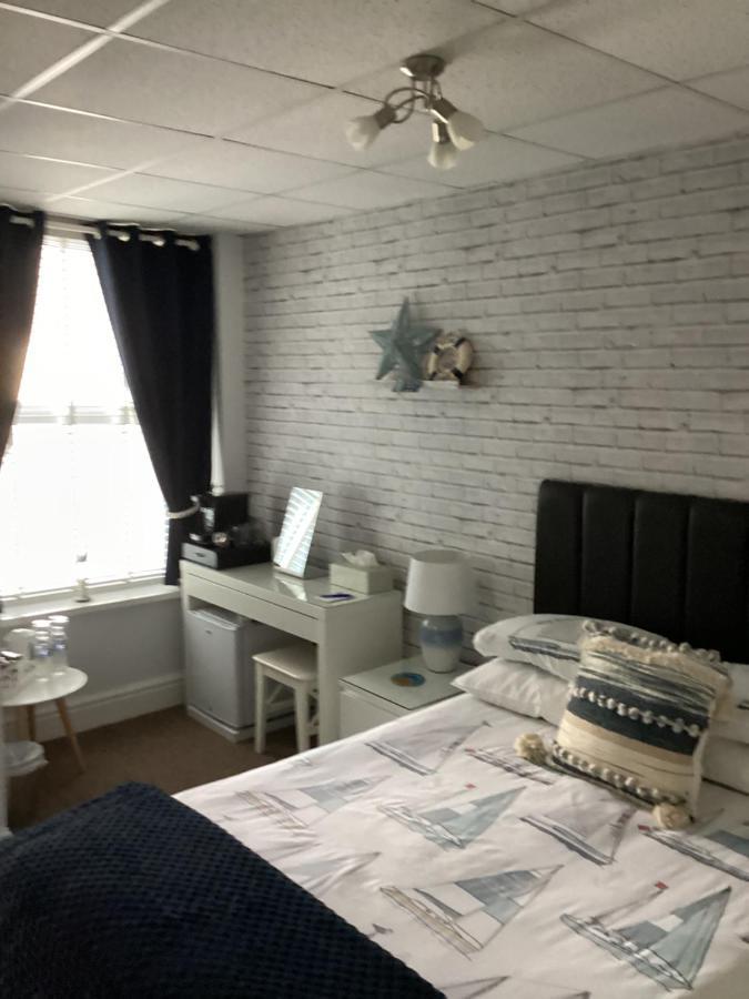 By The Seaside Bed & Breakfast Blackpool Eksteriør bilde